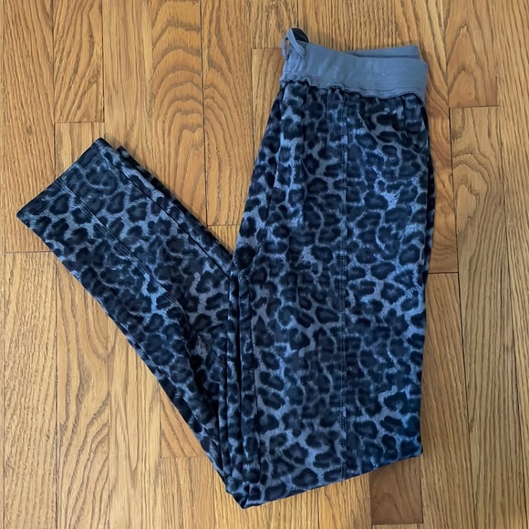 NWT - Splendid Girl's Leopard Print Joggers Sz 14 - Picture 1 of 5